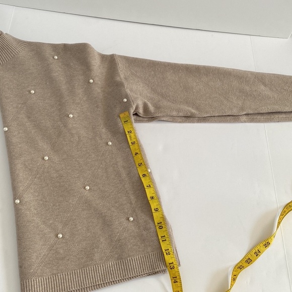 2/$25Elegant Chic formal boxy Beige light brown Sweater Pearl Accents sz medium - Picture 7 of 9
